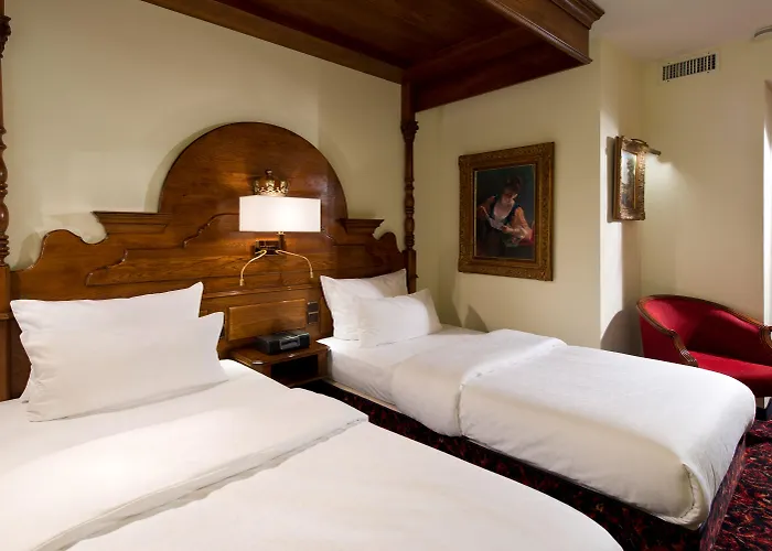 King\'S Hotel First