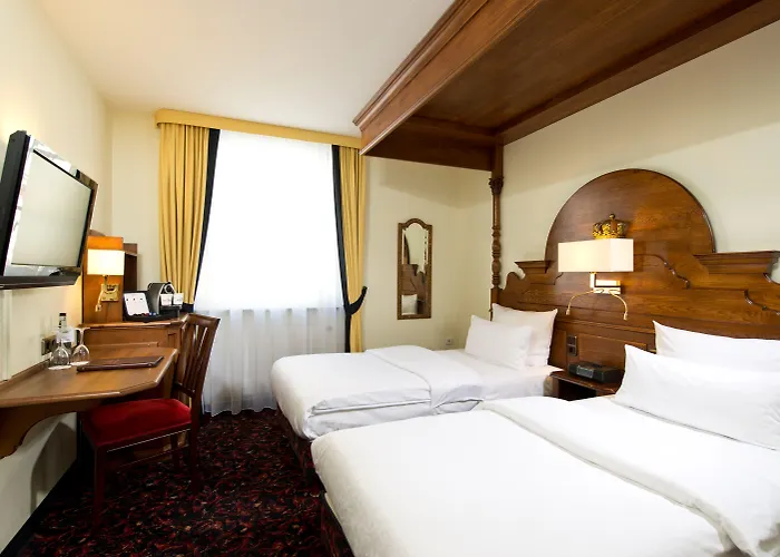 King\'S Hotel First