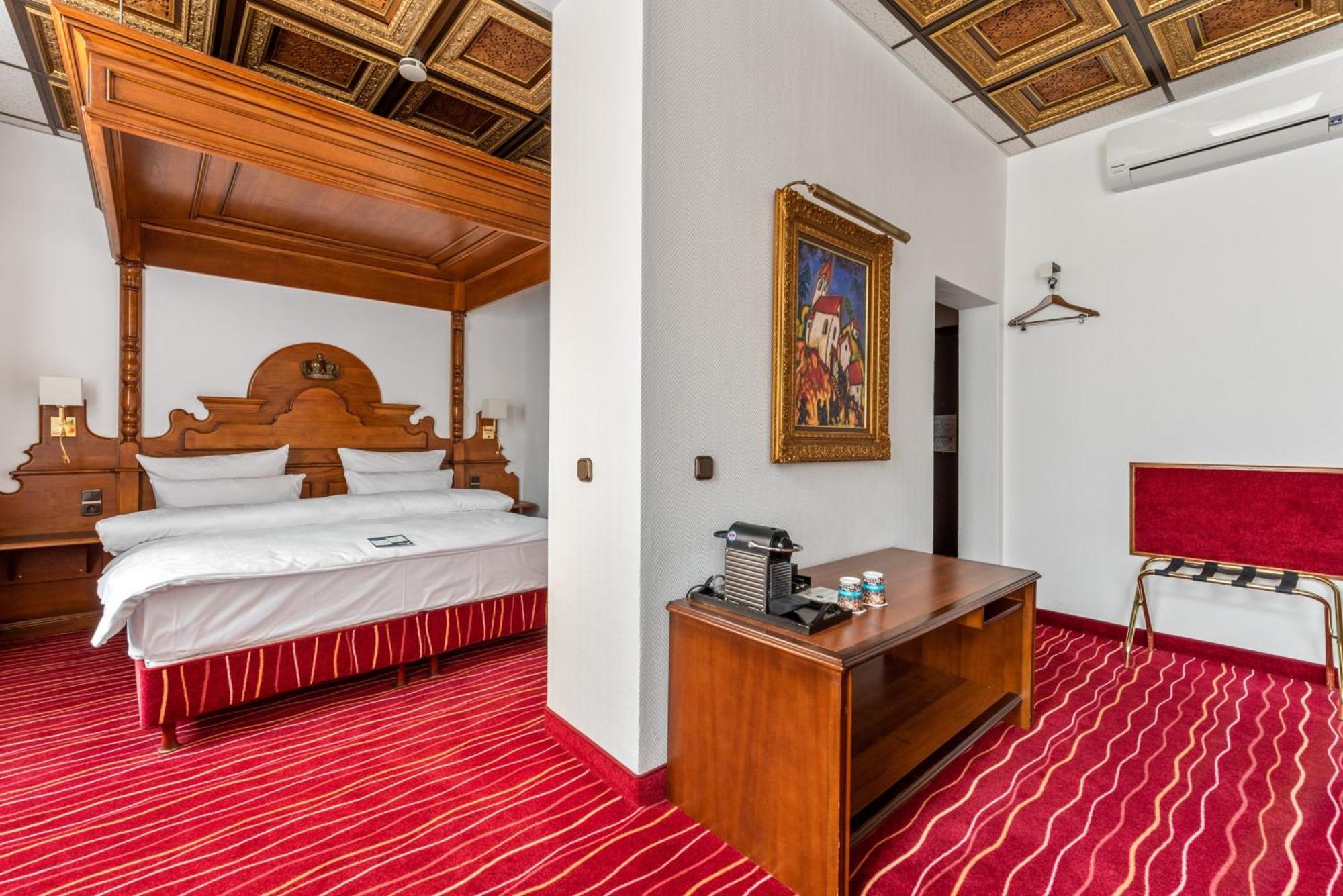King's First Monaco di Baviera